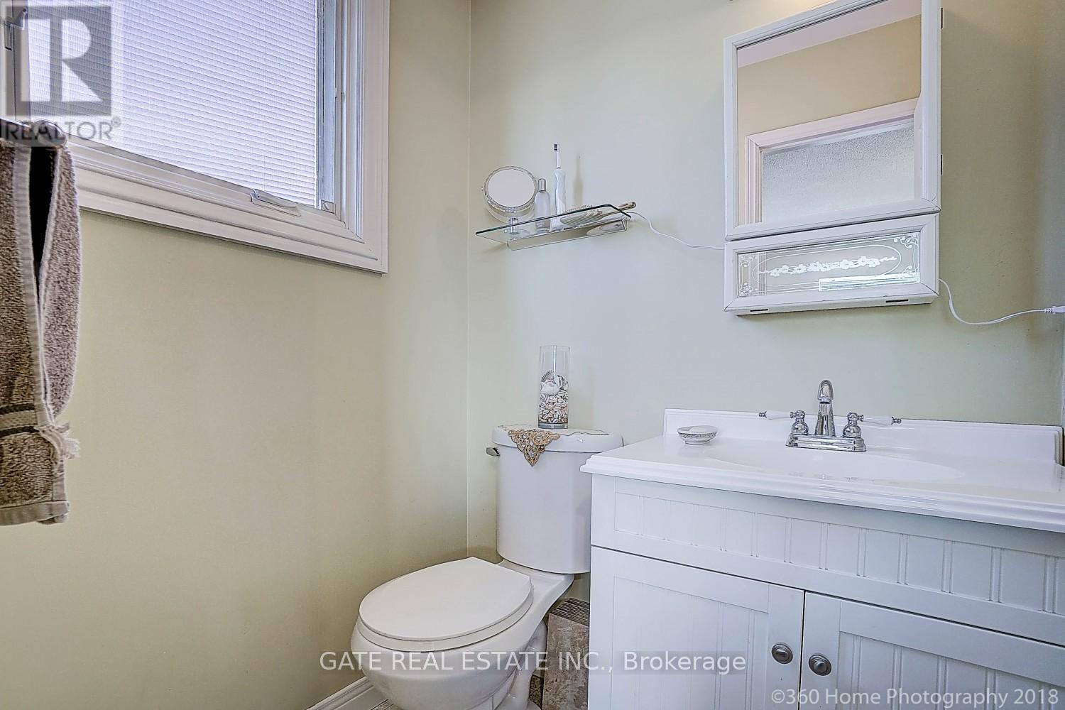 16 Massey Street, Brampton, Ontario  L6S 2W1 - Photo 19 - W12448389