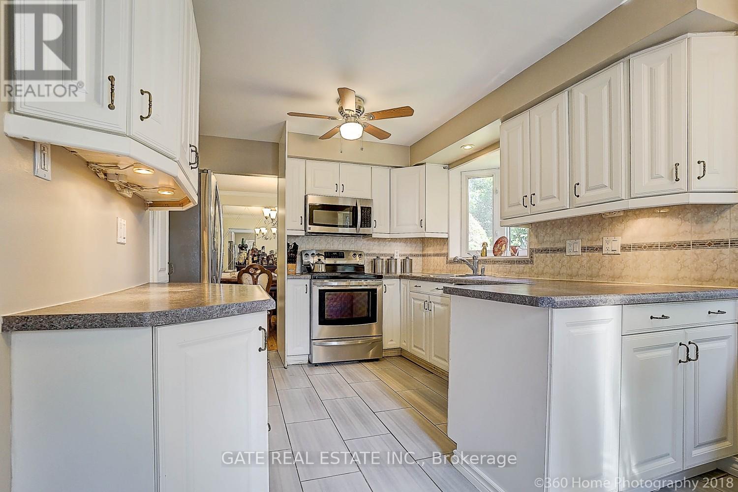 16 Massey Street, Brampton, Ontario  L6S 2W1 - Photo 3 - W12448389