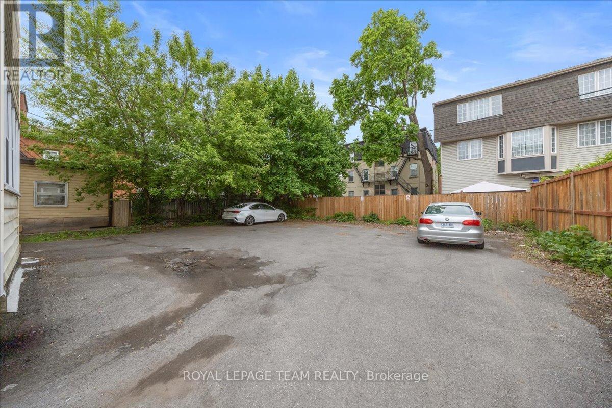 479 Cooper Street, Ottawa, Ontario  K1R 5H8 - Photo 2 - X12448398