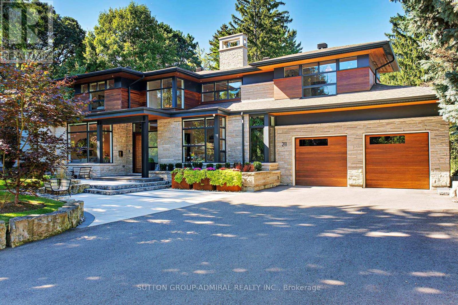 211 GLENVIEW DRIVE, Mississauga, Ontario