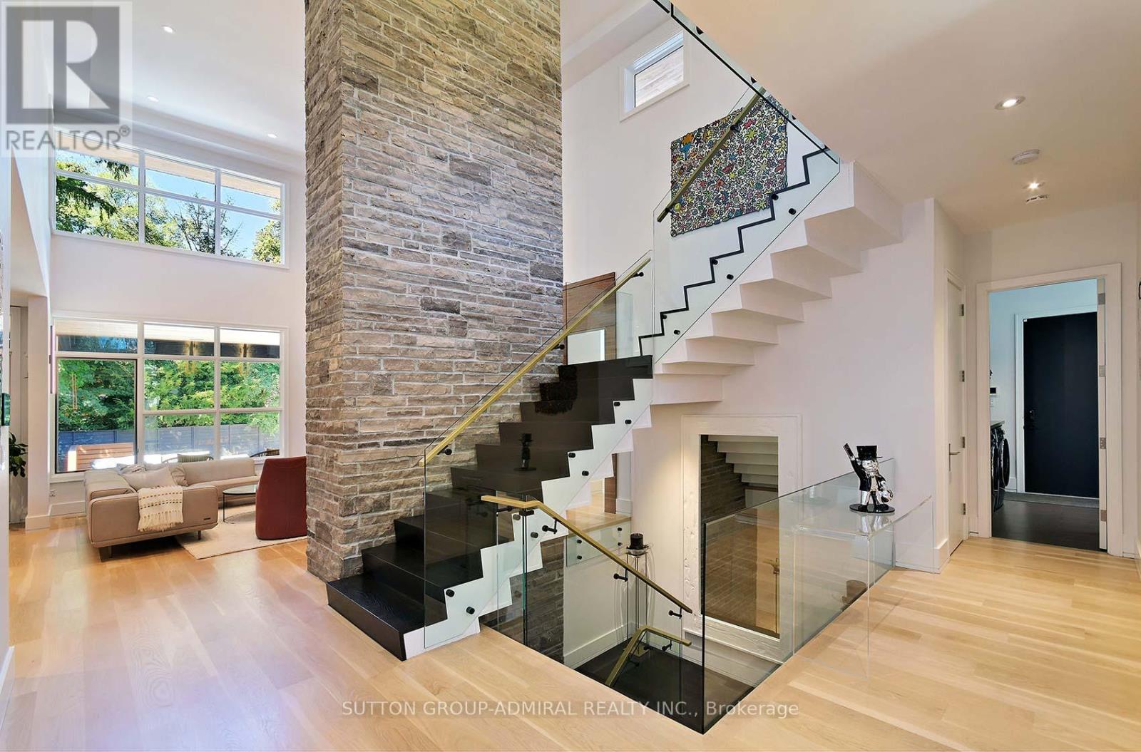211 Glenview Drive, Mississauga, Ontario  L5G 2N7 - Photo 26 - W12447647