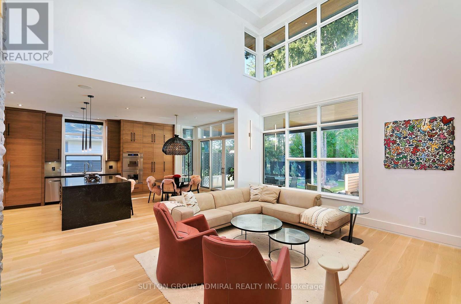 211 Glenview Drive, Mississauga, Ontario  L5G 2N7 - Photo 12 - W12447647