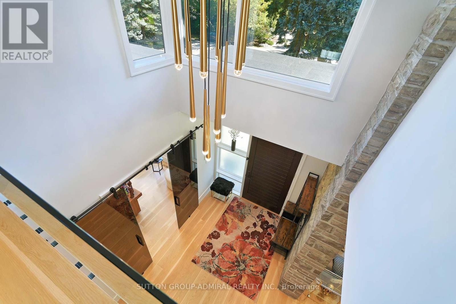 211 Glenview Drive, Mississauga, Ontario  L5G 2N7 - Photo 9 - W12447647
