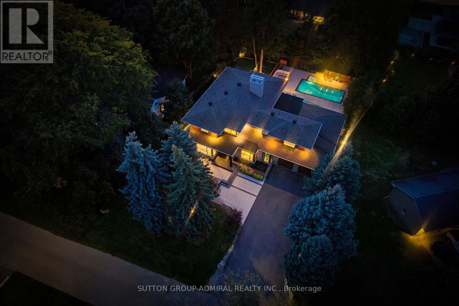 211 Glenview Drive, Mississauga, Ontario  L5G 2N7 - Photo 5 - W12447647