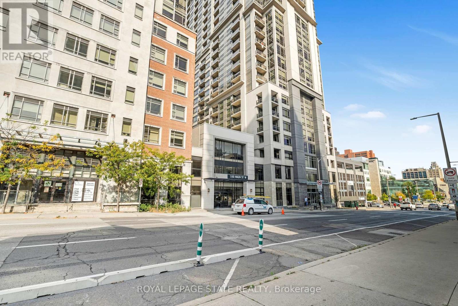 910 - 150 Main Street W, Hamilton, Ontario  L8P 1H8 - Photo 2 - X12448362
