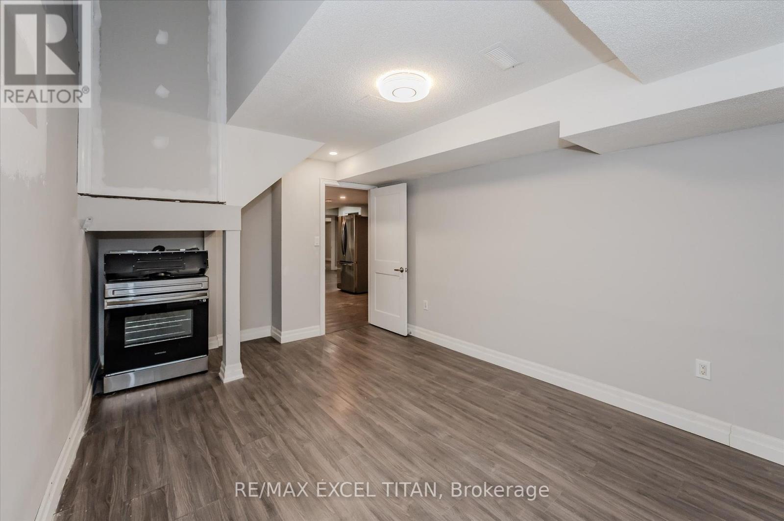 Basement - 498 Thomas Slee Drive, Kitchener, Ontario  N2P 2Y1 - Photo 7 - X12448368