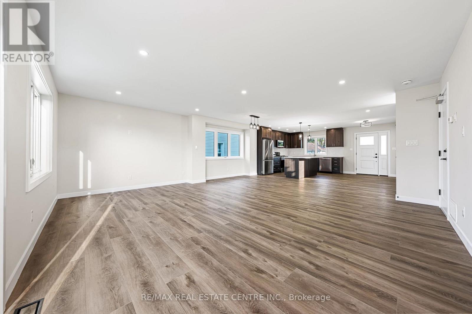 A - 24 Mcrae Street, North Dumfries, Ontario  N0B 1E0 - Photo 18 - X12448388