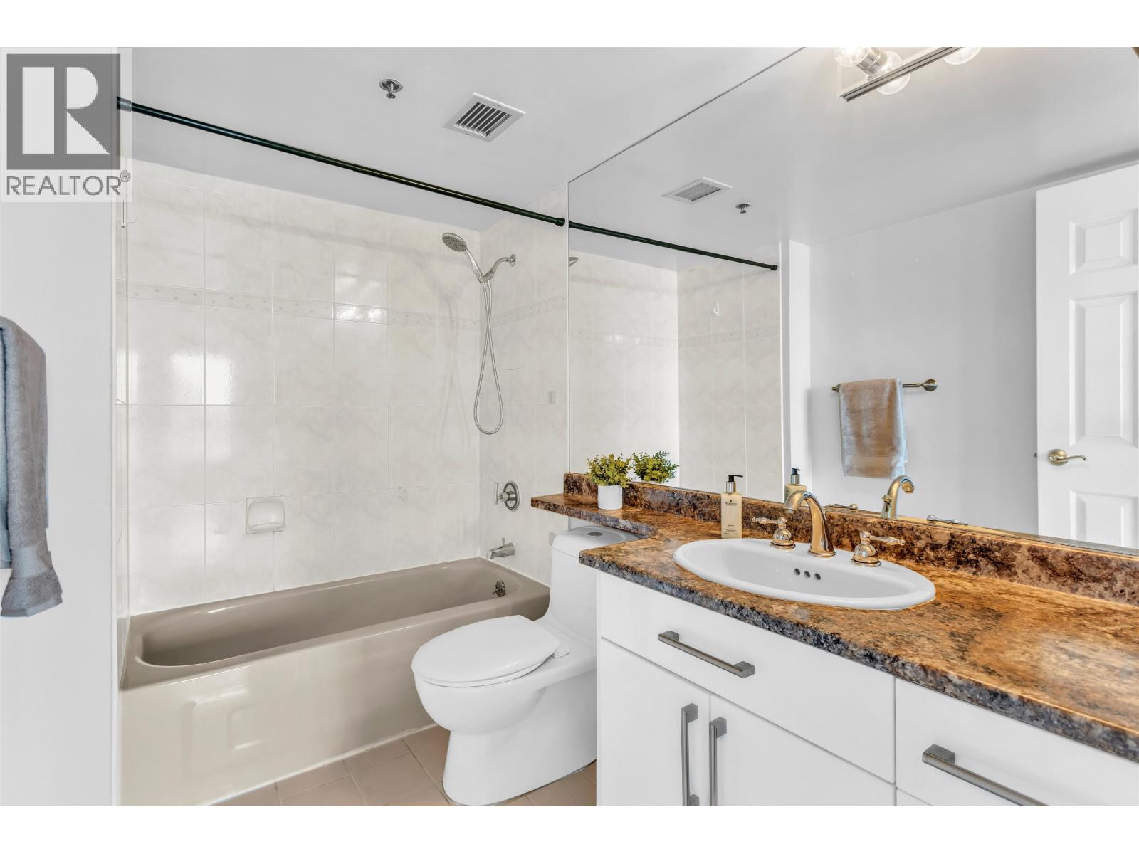 1802 289 Drake Street, Vancouver, British Columbia  V6B 5Z5 - Photo 12 - R3055883