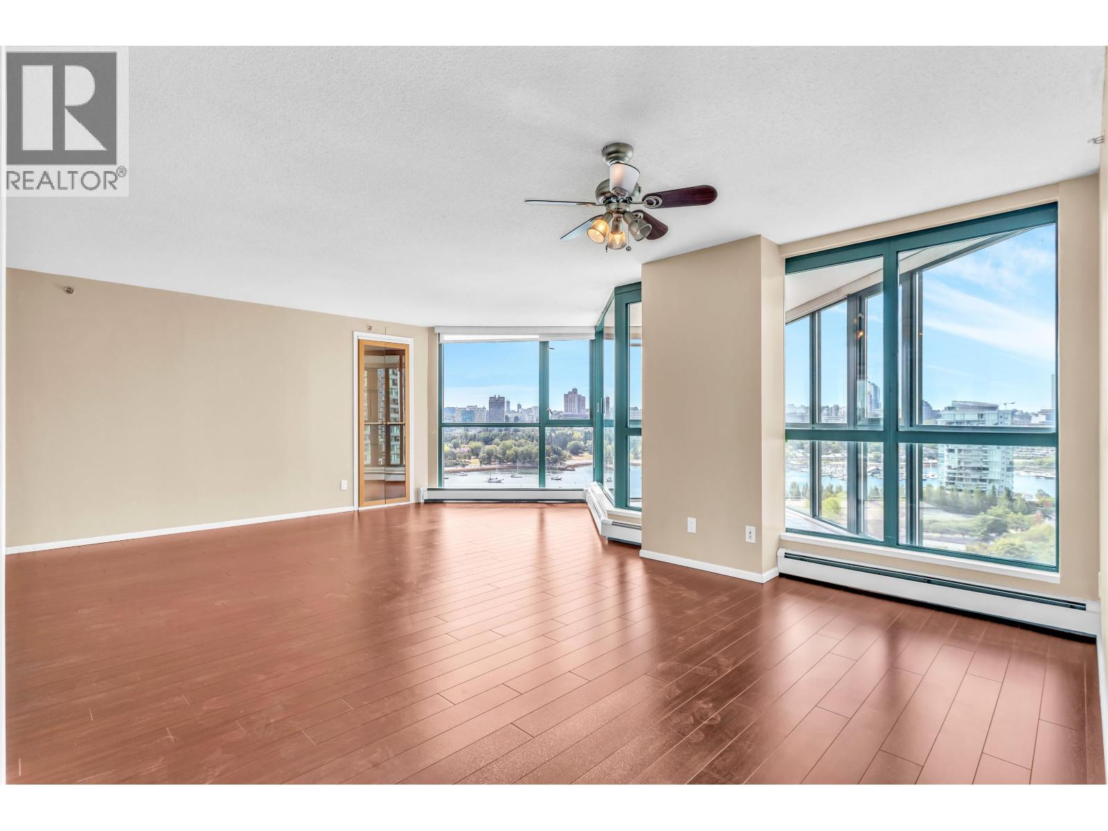 1802 289 Drake Street, Vancouver, British Columbia  V6B 5Z5 - Photo 3 - R3055883
