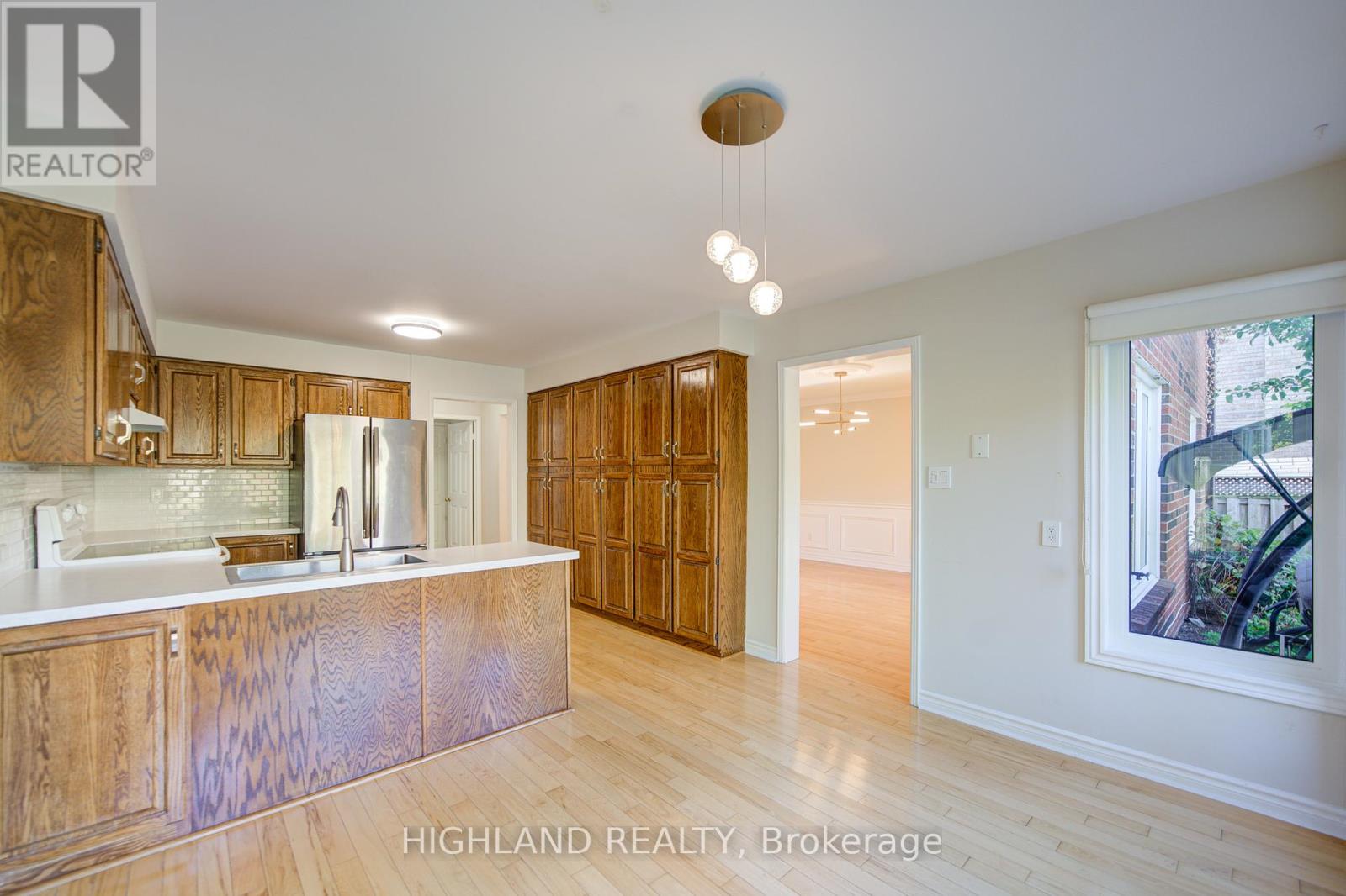 1246 Heathfield Crescent, Oakville, Ontario  L6M 1T1 - Photo 17 - W12349070