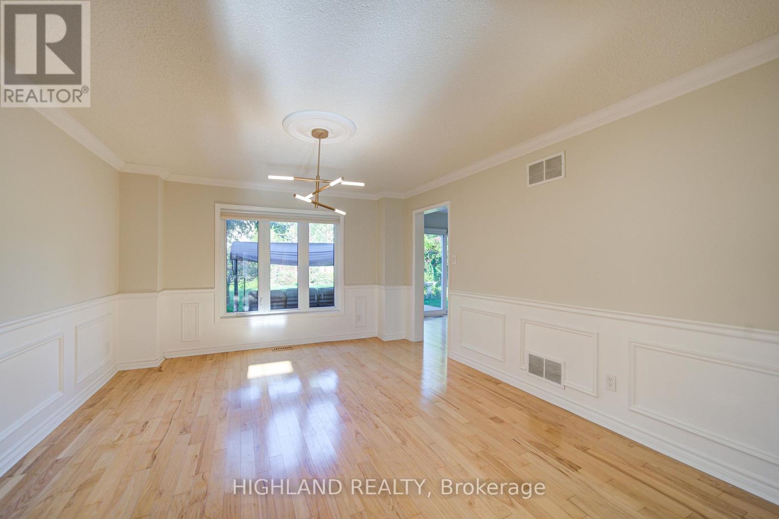1246 Heathfield Crescent, Oakville, Ontario  L6M 1T1 - Photo 12 - W12349070