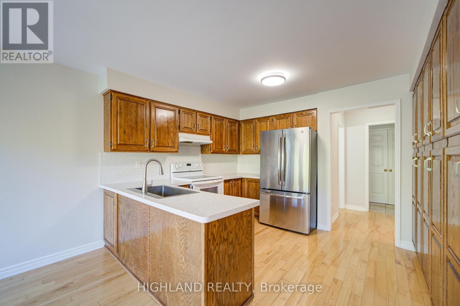 1246 Heathfield Crescent, Oakville, Ontario  L6M 1T1 - Photo 15 - W12349070