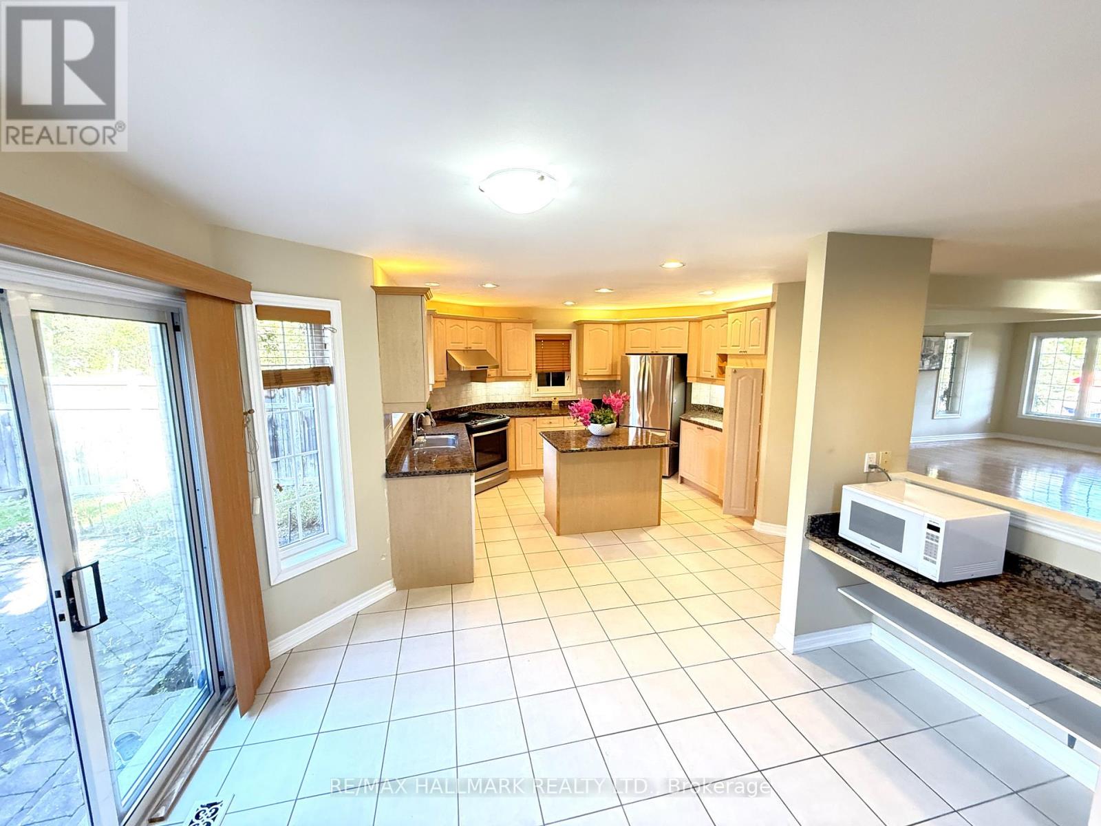 2 Twin Streams Road, Whitby, Ontario  L1P 1P1 - Photo 4 - E12440380