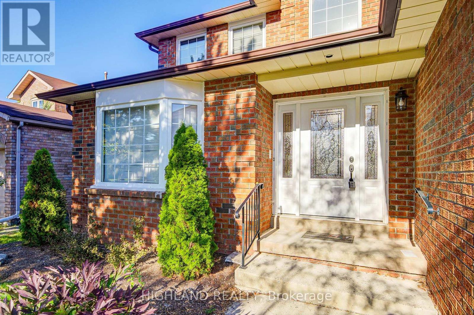 1246 Heathfield Crescent, Oakville, Ontario  L6M 1T1 - Photo 2 - W12349070