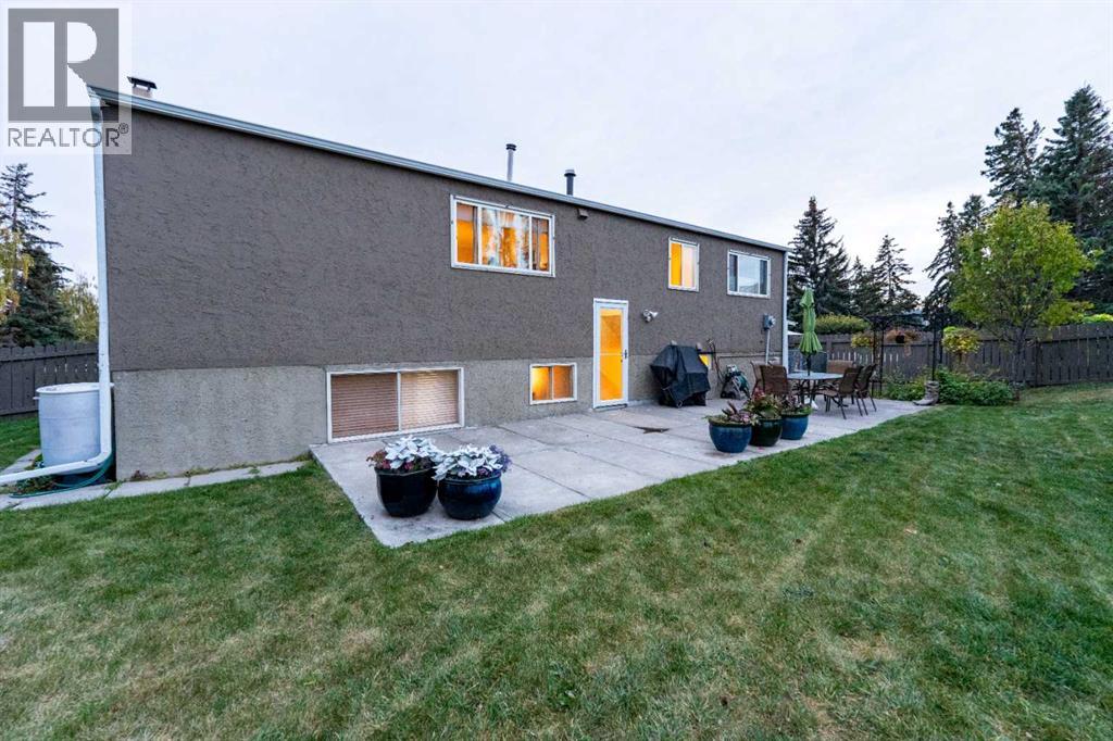 48 Thornwood Close Nw, Calgary, Alberta  T2K 5K3 - Photo 4 - A2262334