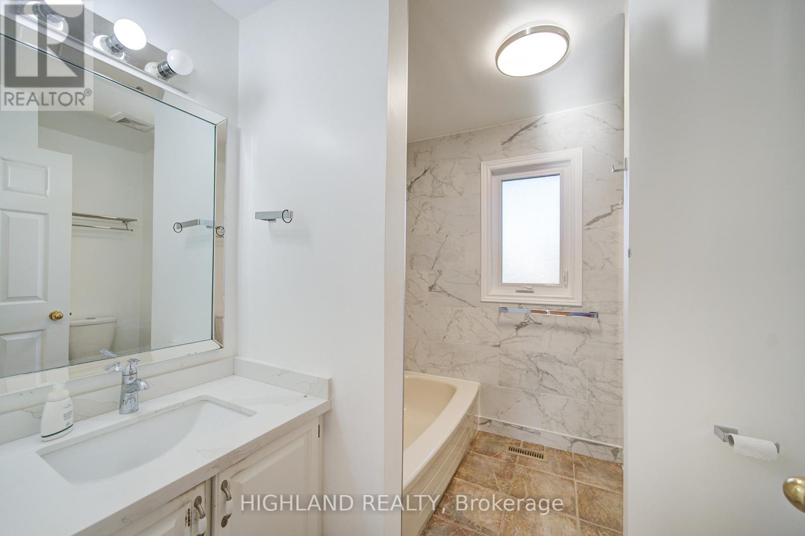 1246 Heathfield Crescent, Oakville, Ontario  L6M 1T1 - Photo 26 - W12349070