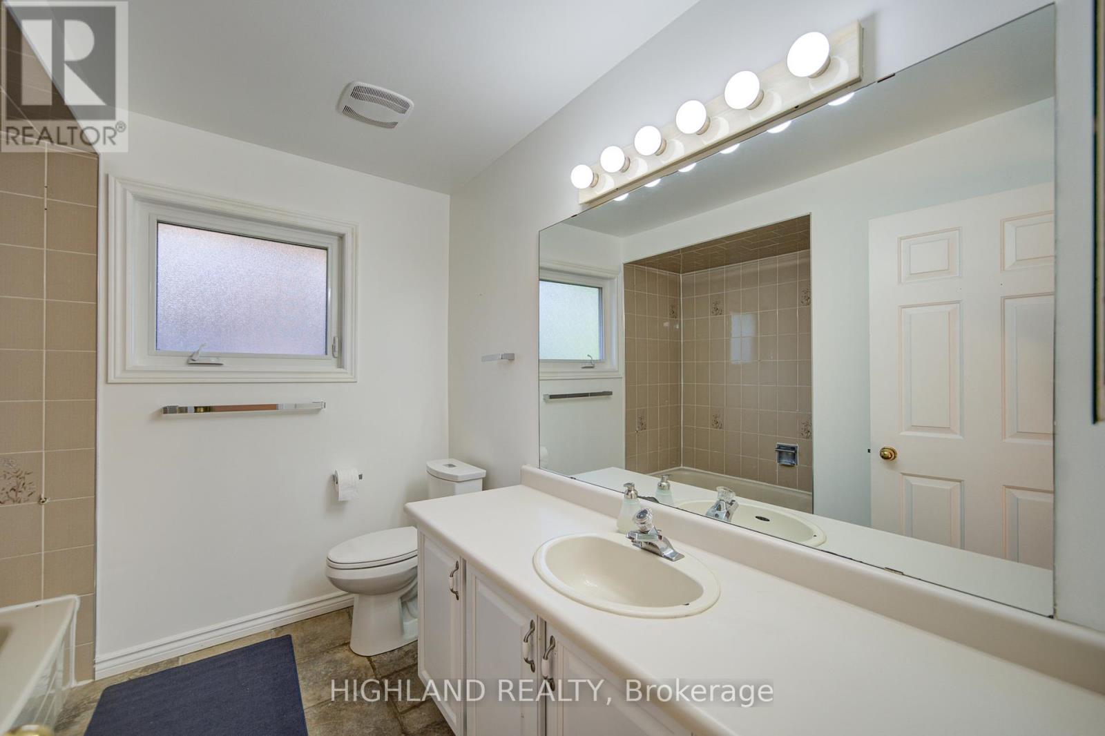 1246 Heathfield Crescent, Oakville, Ontario  L6M 1T1 - Photo 31 - W12349070