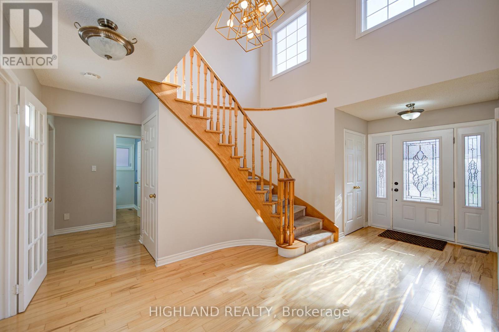 1246 Heathfield Crescent, Oakville, Ontario  L6M 1T1 - Photo 3 - W12349070