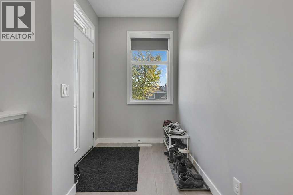 286 Carringvue Way Nw, Calgary, Alberta  T3P 1K7 - Photo 4 - A2262522