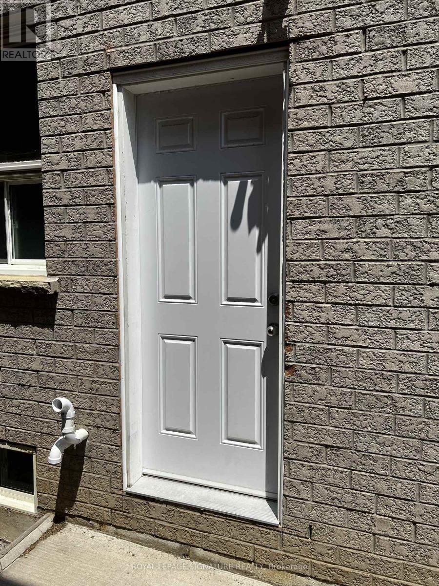 633 Mirage Place, Mississauga, Ontario  L5R 3Y3 - Photo 2 - W12448397