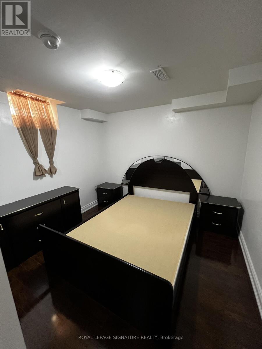 633 Mirage Place, Mississauga, Ontario  L5R 3Y3 - Photo 7 - W12448397