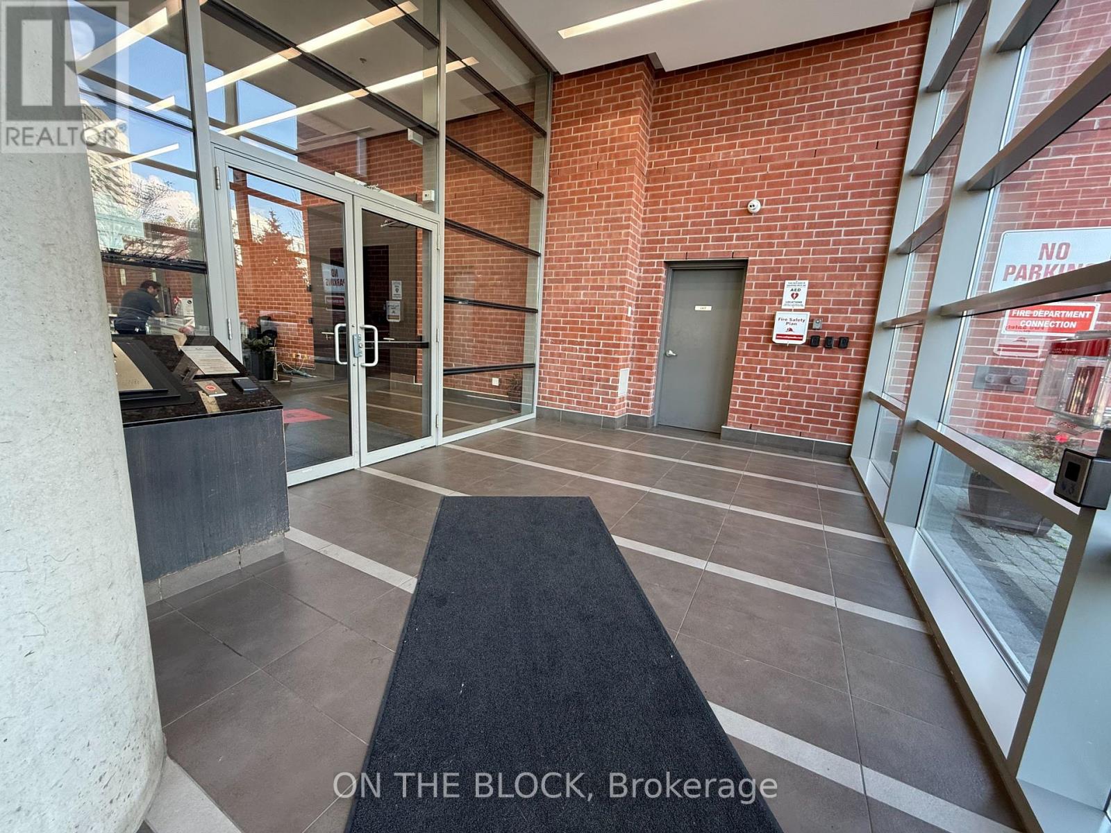 302 - 38 Joe Shuster Way, Toronto, Ontario  M6K 0A5 - Photo 3 - W12448399