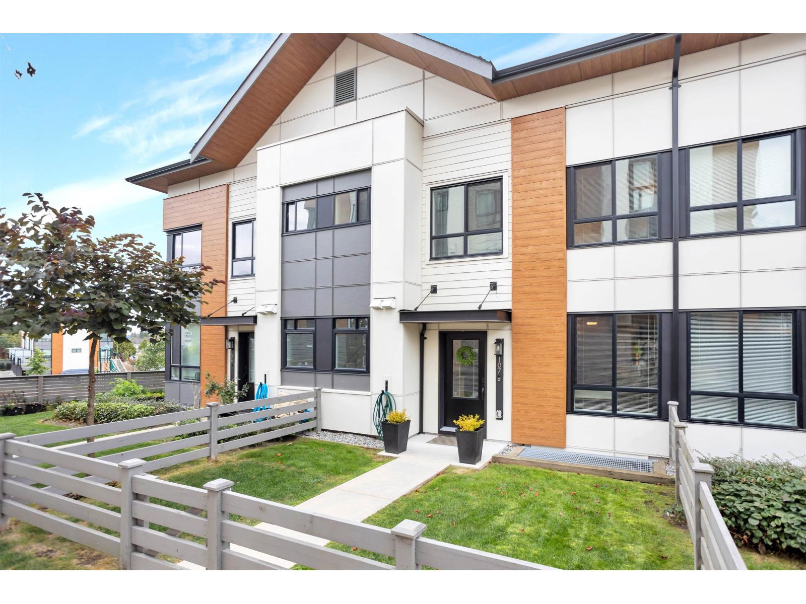 107 15111 Edmund Drive, Surrey, British Columbia  V3S 0A5 - Photo 2 - R3055908