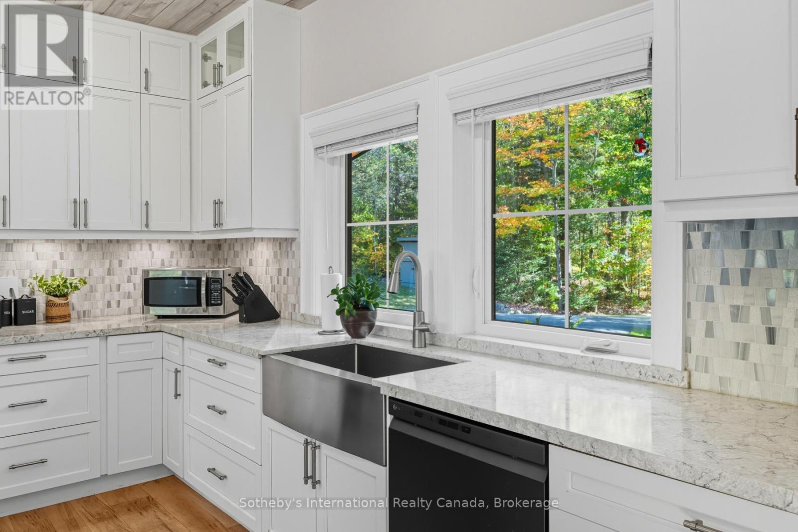64 Bowyer Road, Huntsville (Chaffey), Ontario  P1H 2J4 - Photo 11 - X12448426