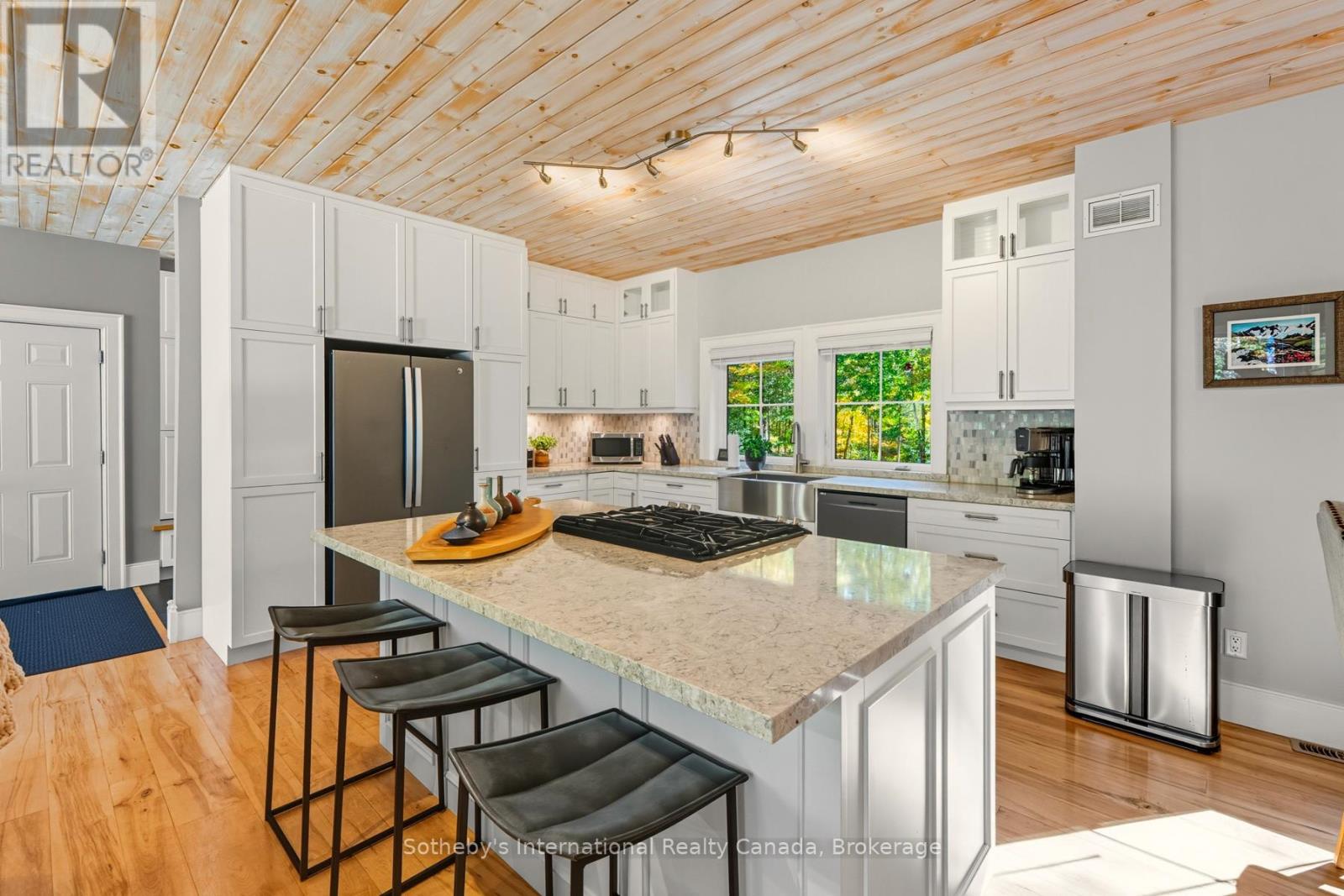 64 Bowyer Road, Huntsville (Chaffey), Ontario  P1H 2J4 - Photo 12 - X12448426