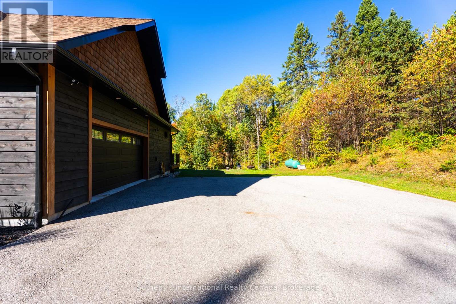 64 Bowyer Road, Huntsville (Chaffey), Ontario  P1H 2J4 - Photo 6 - X12448426