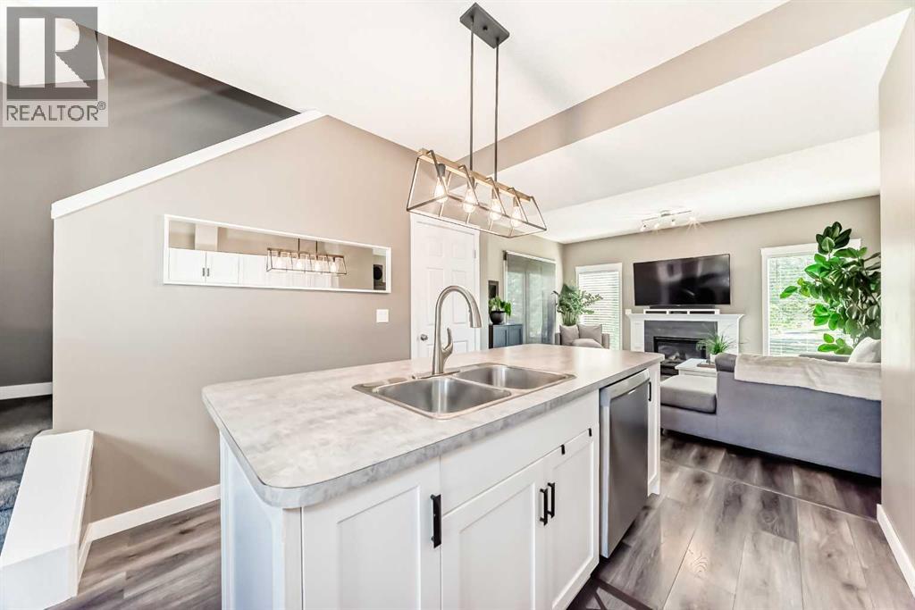 38, 200 Hidden Hills Terrace Nw, Calgary, Alberta  T3A 6E8 - Photo 4 - A2260213