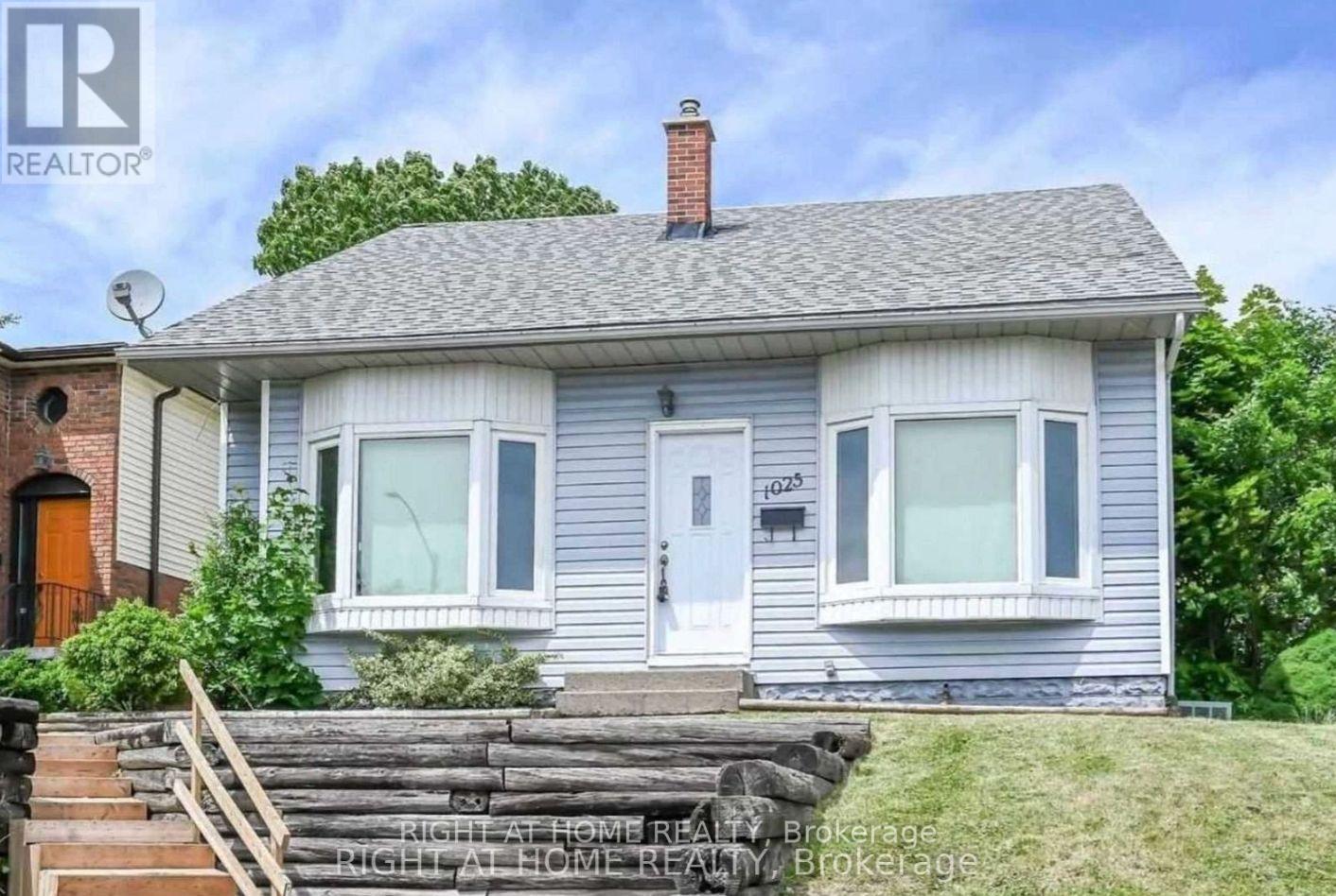 1025 Stone Church Road E, Hamilton (Quinndale), Ontario  L8W 1B2 - Photo 8 - X12448411
