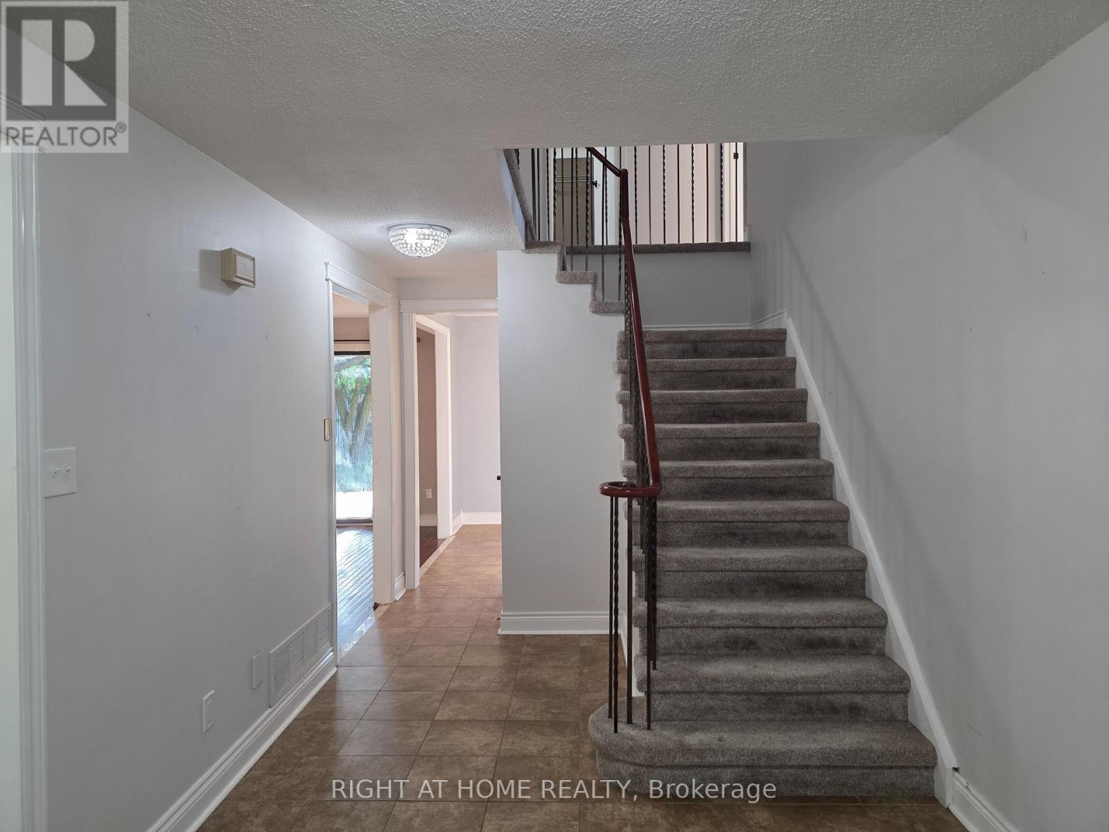 16 Portland Crescent, Newmarket, Ontario  L3Y 6A5 - Photo 10 - N12338701