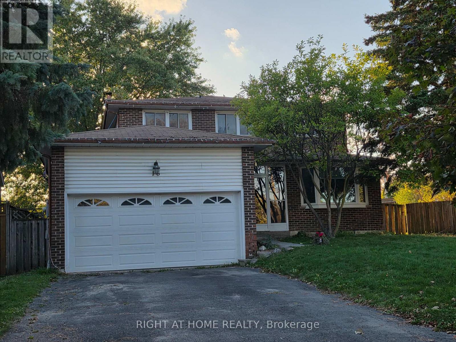 16 Portland Crescent, Newmarket, Ontario  L3Y 6A5 - Photo 2 - N12338701