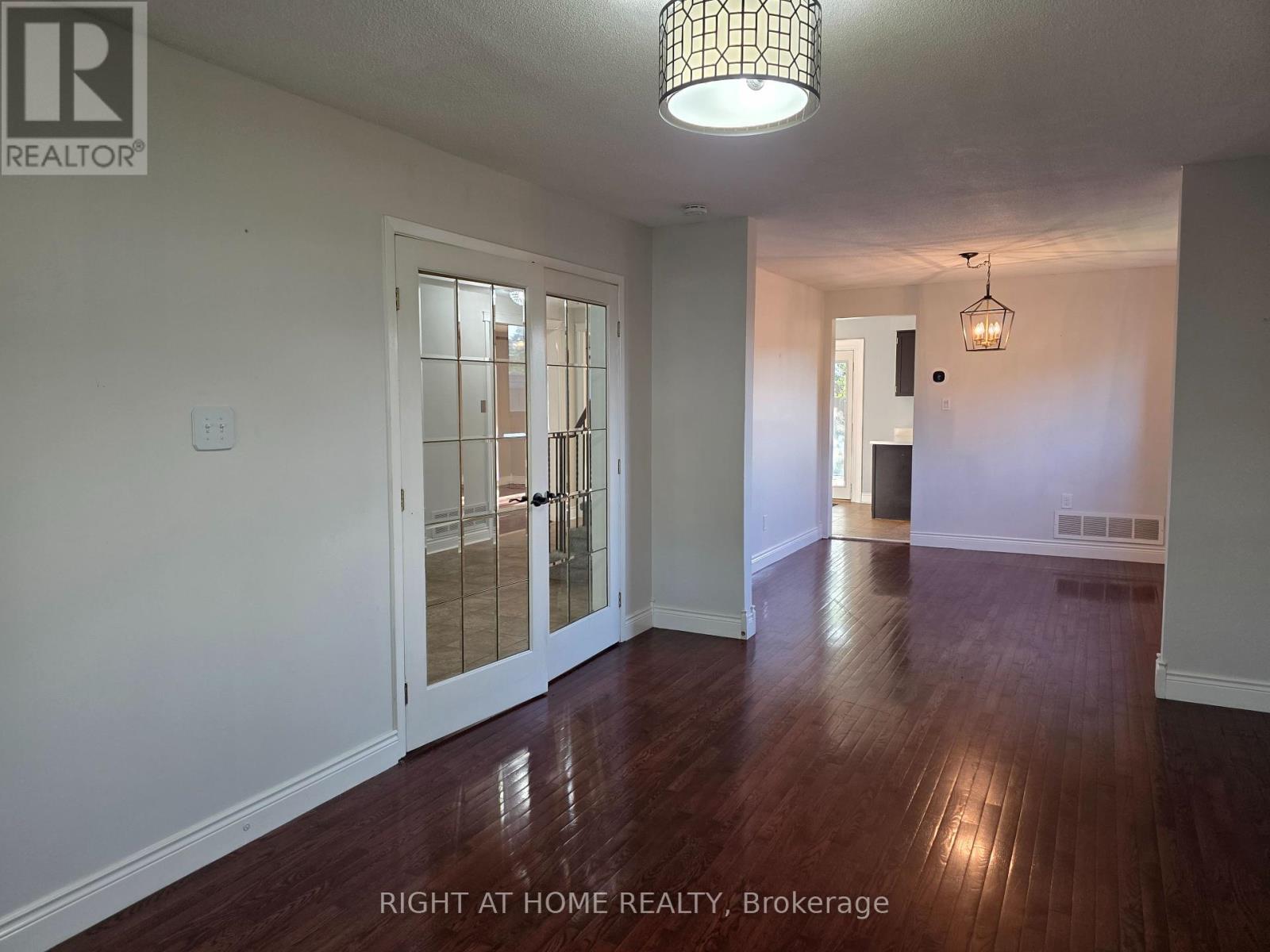 16 Portland Crescent, Newmarket, Ontario  L3Y 6A5 - Photo 6 - N12338701