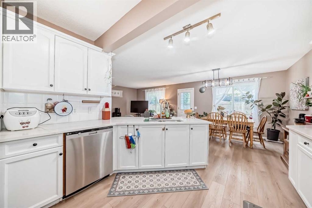 65 Cougarstone Circle Sw, Calgary, Alberta  T3H 4W3 - Photo 11 - A2260267