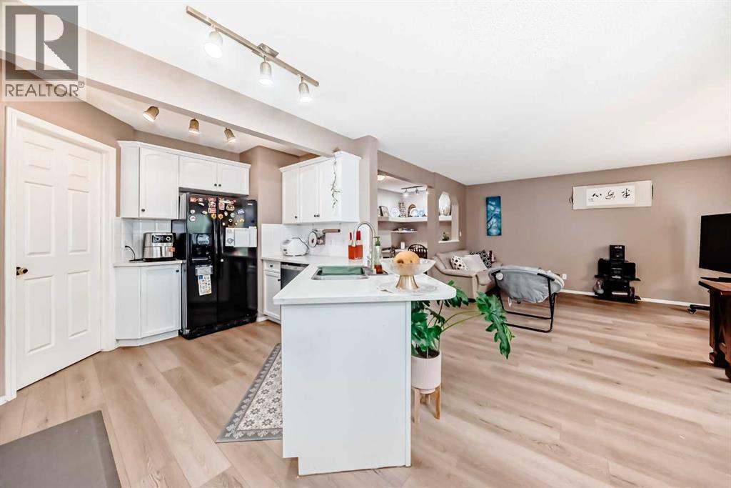 65 Cougarstone Circle Sw, Calgary, Alberta  T3H 4W3 - Photo 7 - A2260267