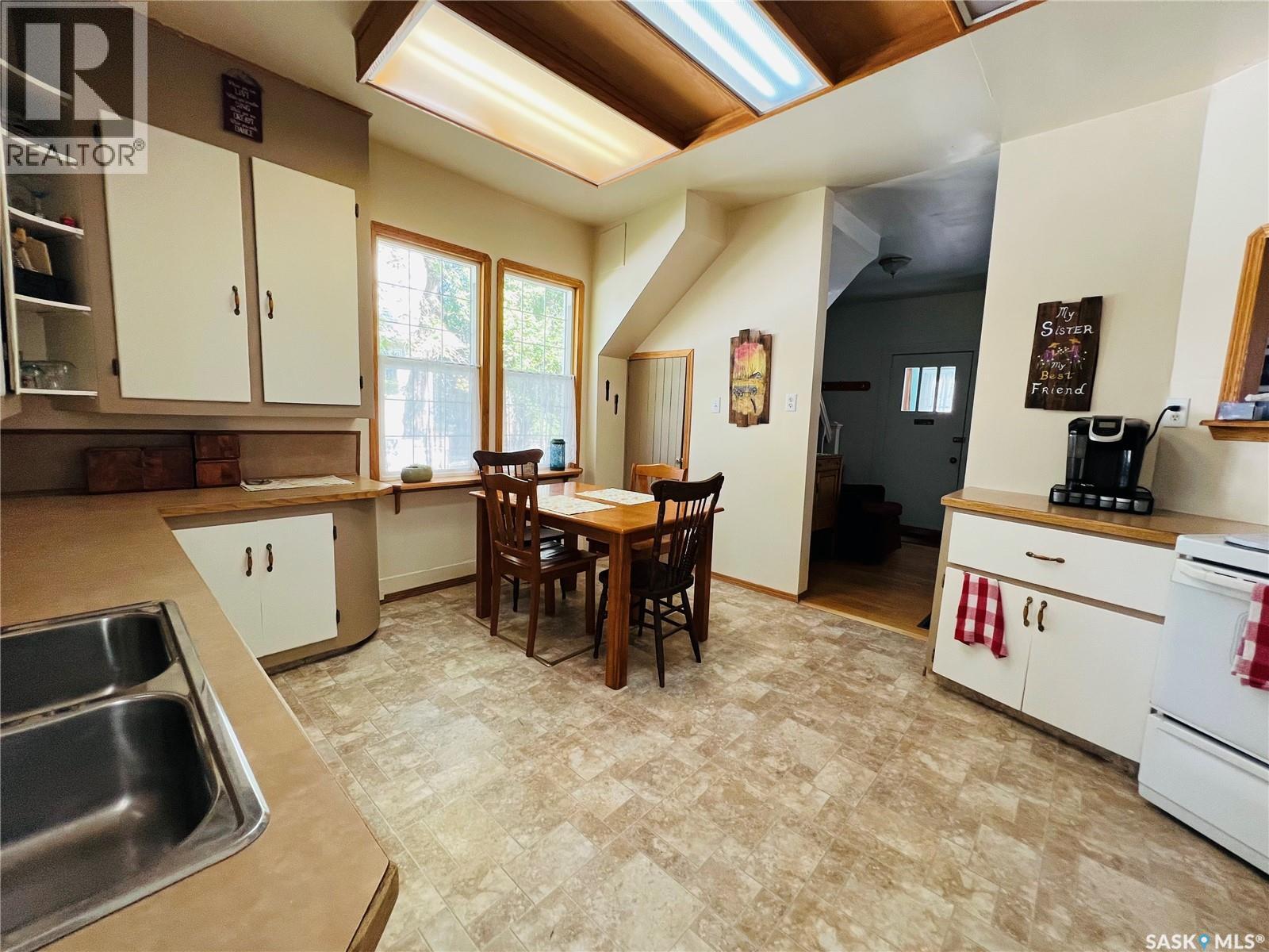 32 11th Avenue Se, Swift Current, Saskatchewan  S9H 3R5 - Photo 2 - SK020256