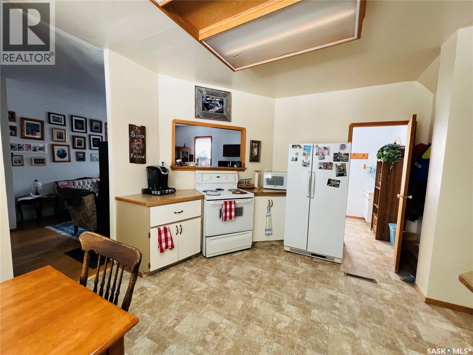 32 11th Avenue Se, Swift Current, Saskatchewan  S9H 3R5 - Photo 4 - SK020256
