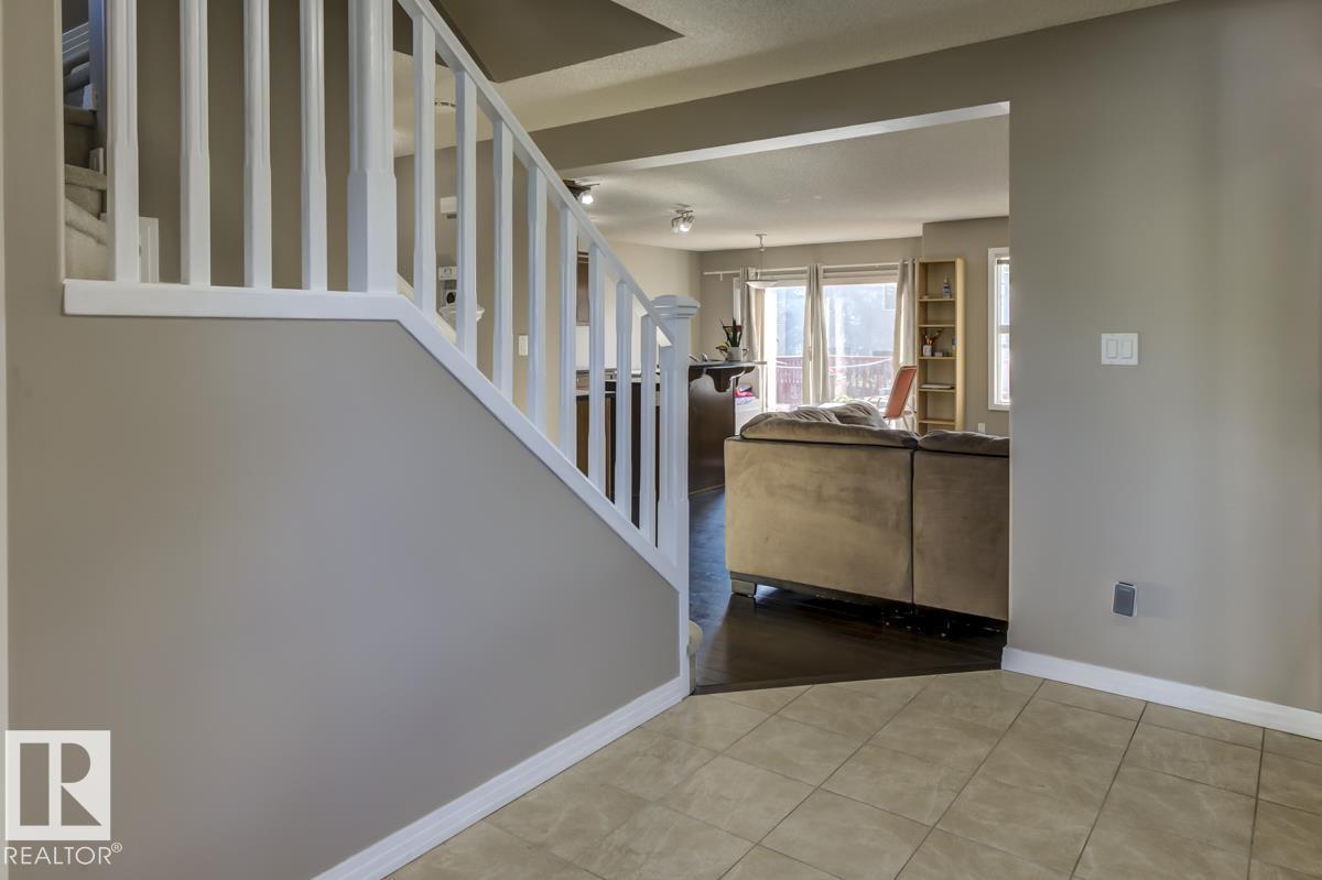 5823 7 Av Sw, Edmonton, Alberta  T6X 0G6 - Photo 5 - E4461087