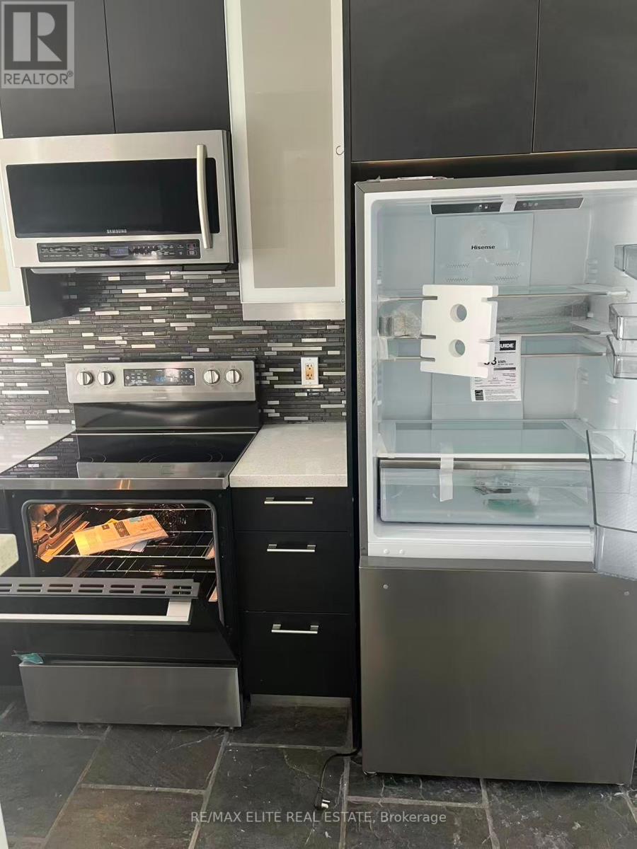 Main Unit ( Bst & Upper) - 16 Cartier Crescent, Richmond Hill, Ontario  L4C 2N1 - Photo 5 - N12444862