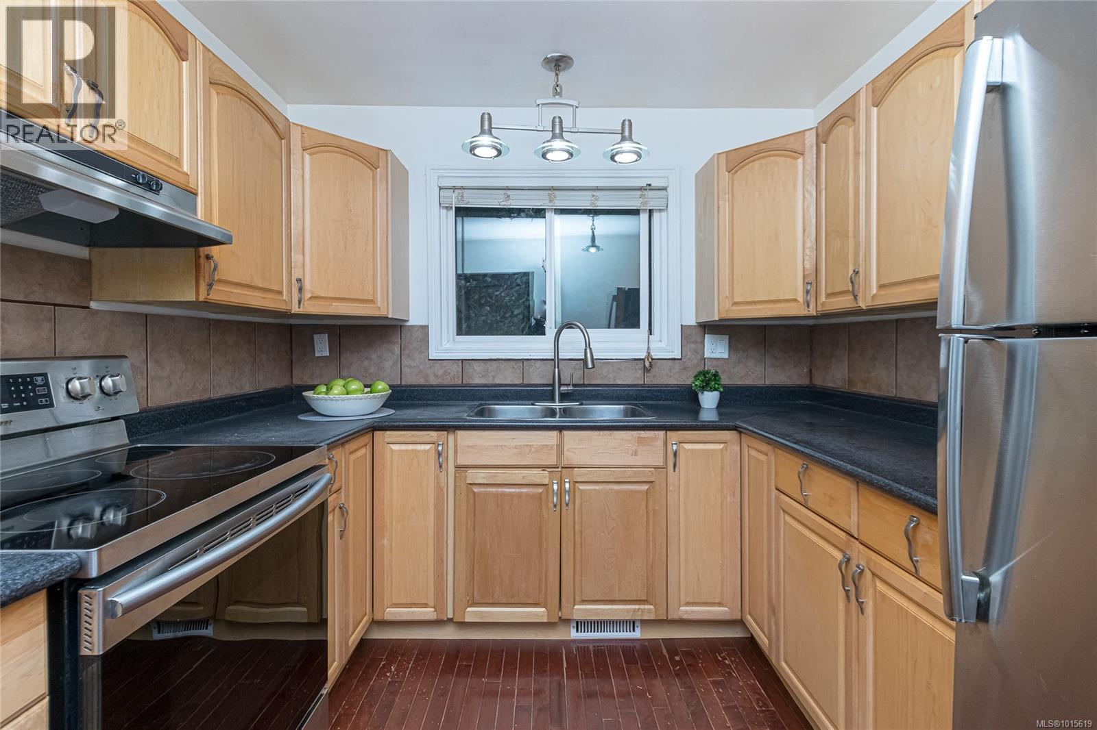 2365 Lovell Ave, Sidney, British Columbia  V8L 2J5 - Photo 12 - 1015619