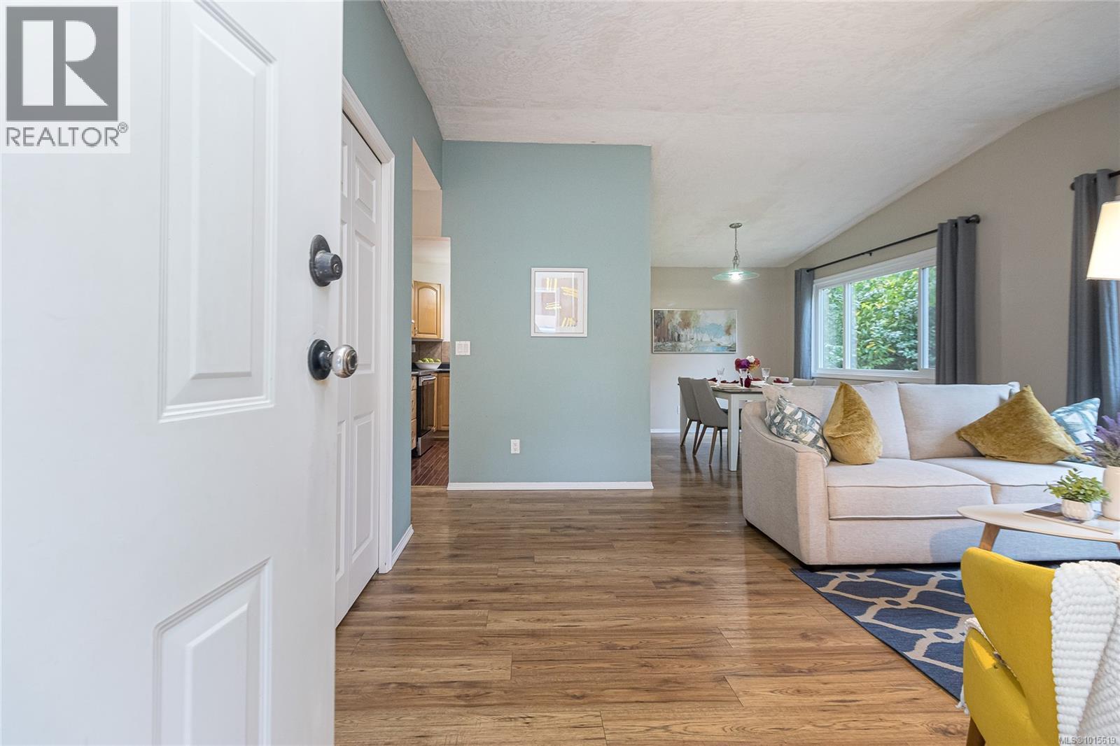 2365 Lovell Ave, Sidney, British Columbia  V8L 2J5 - Photo 5 - 1015619