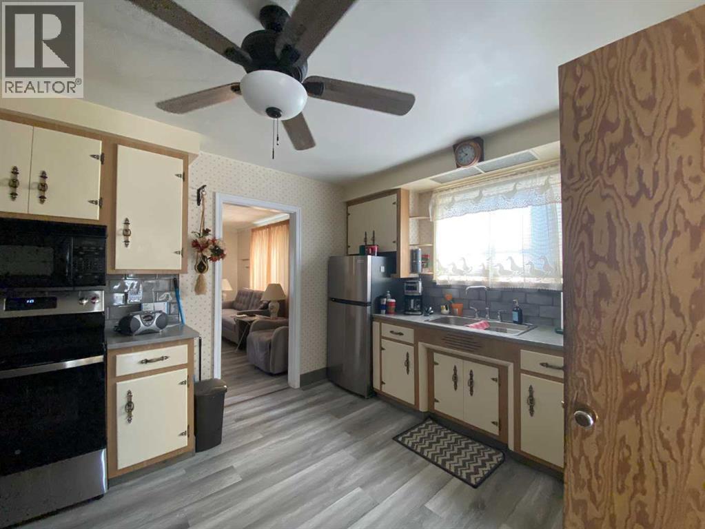 13014 18 Avenue, Blairmore, Alberta  T0K 0E0 - Photo 6 - A2258886