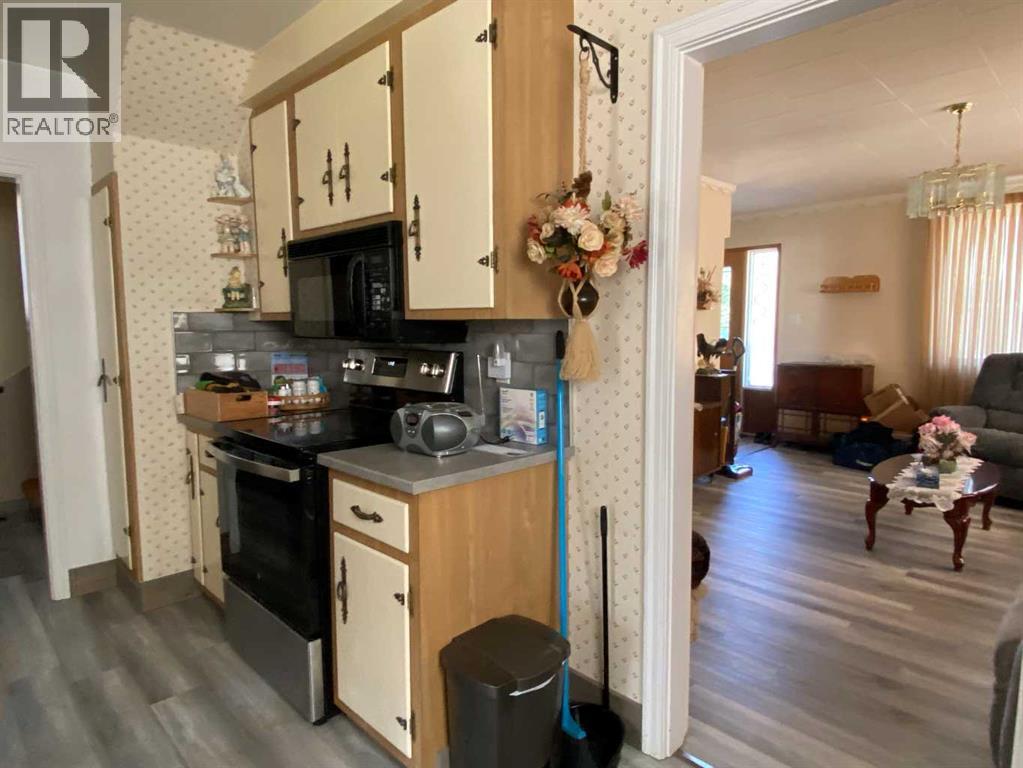 13014 18 Avenue, Blairmore, Alberta  T0K 0E0 - Photo 9 - A2258886