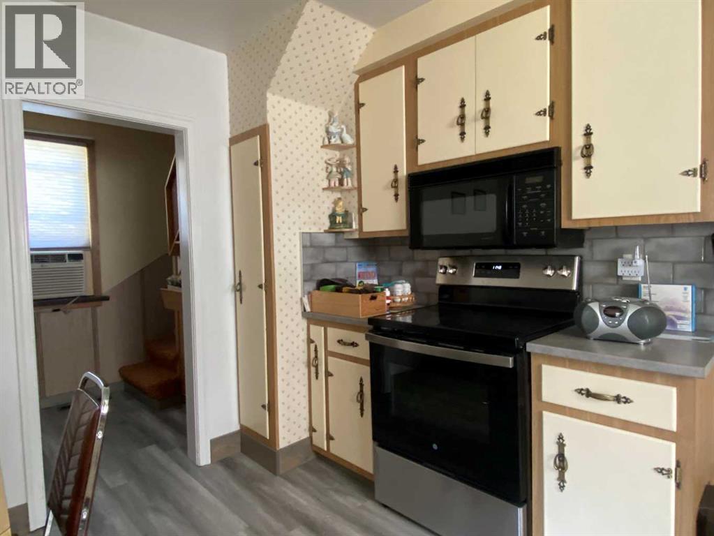 13014 18 Avenue, Blairmore, Alberta  T0K 0E0 - Photo 8 - A2258886