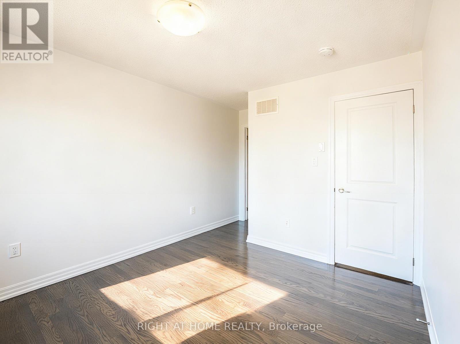 337 Ellen Davidson Drive, Oakville, Ontario  L6M 0V6 - Photo 12 - W12448424