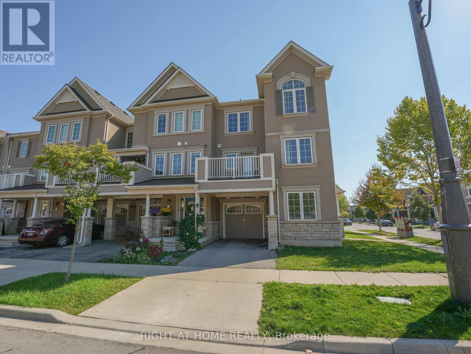 337 Ellen Davidson Drive, Oakville, Ontario  L6M 0V6 - Photo 2 - W12448424