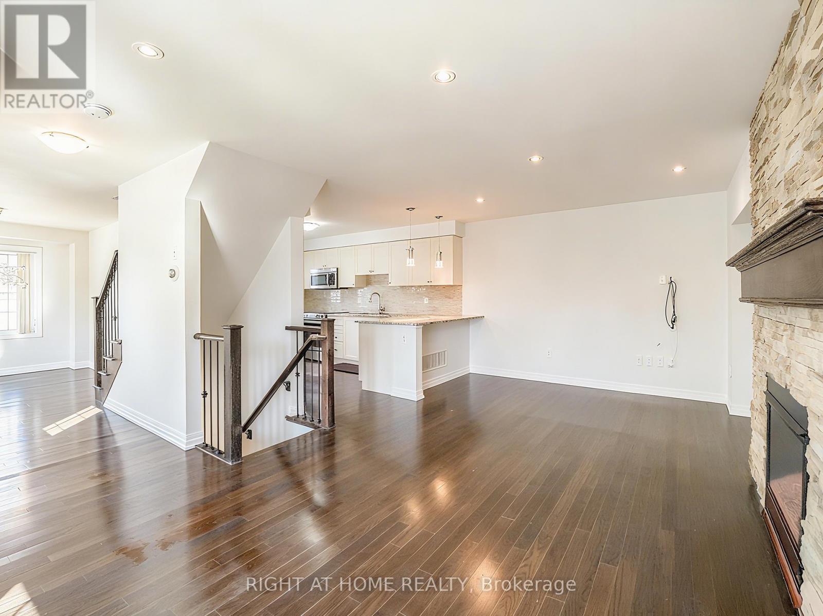 337 Ellen Davidson Drive, Oakville, Ontario  L6M 0V6 - Photo 3 - W12448424