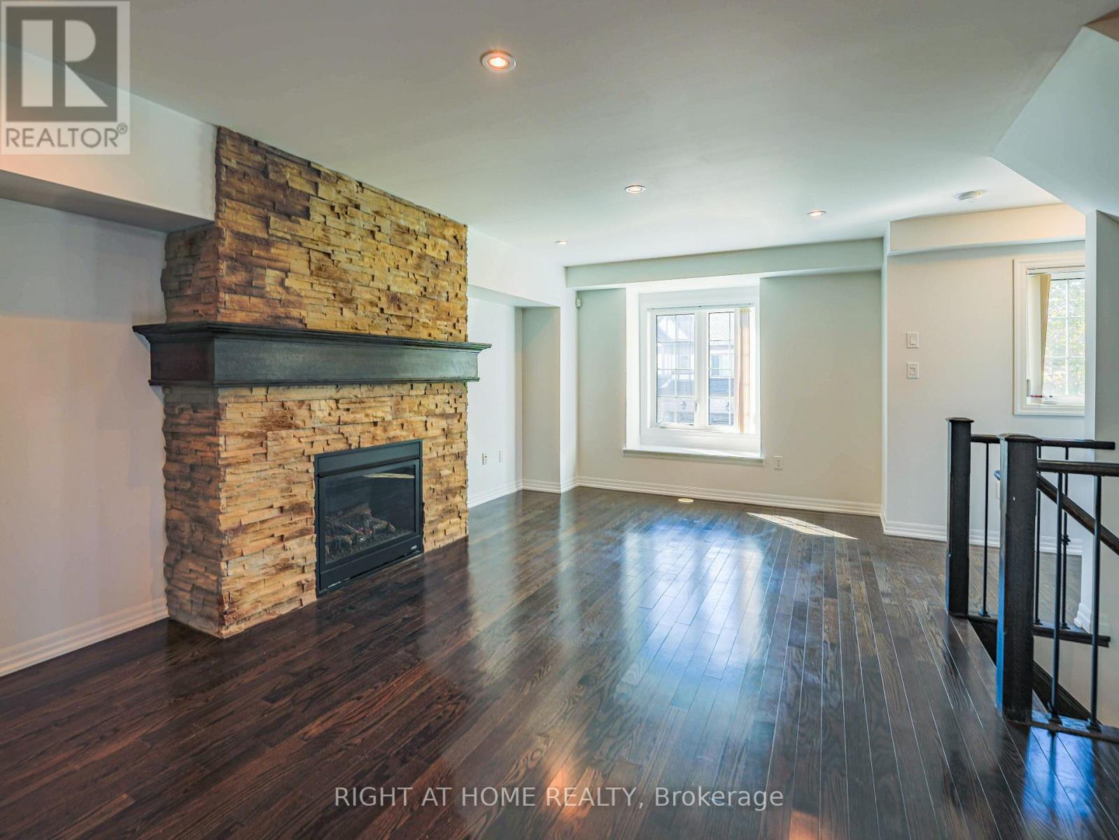 337 Ellen Davidson Drive, Oakville, Ontario  L6M 0V6 - Photo 4 - W12448424